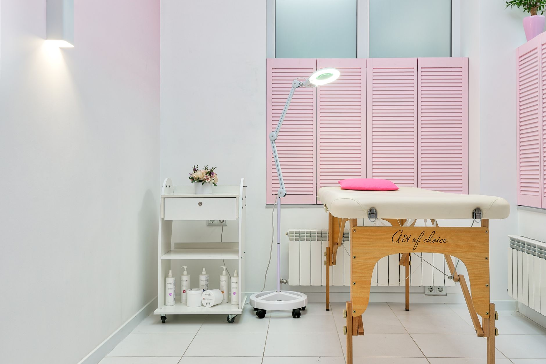 Interiér studia Brow Luxe na Vinohradech